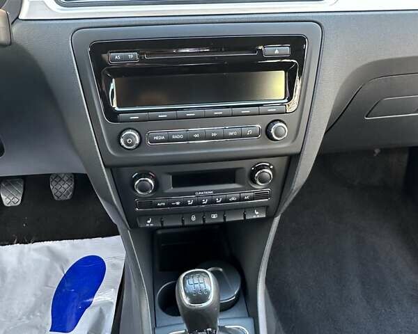 Белый Шкода Рапид, объемом двигателя 1.2 л и пробегом 105 тыс. км за 8500 $, фото 11 на Automoto.ua