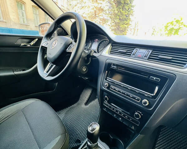Білий Шкода Рапід, об'ємом двигуна 0 л та пробігом 255 тис. км за 8200 $, фото 8 на Automoto.ua