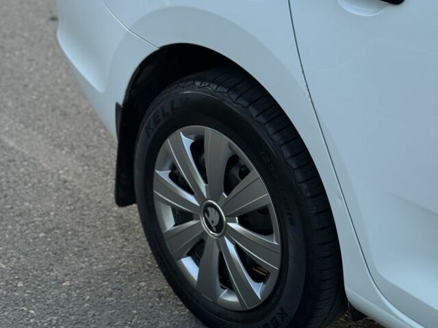 Белый Шкода Рапид, объемом двигателя 1.6 л и пробегом 225 тыс. км за 6700 $, фото 5 на Automoto.ua