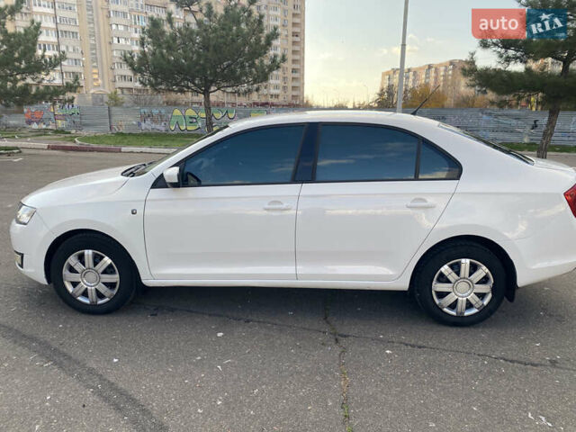 Белый Шкода Рапид, объемом двигателя 1.6 л и пробегом 175 тыс. км за 7300 $, фото 2 на Automoto.ua