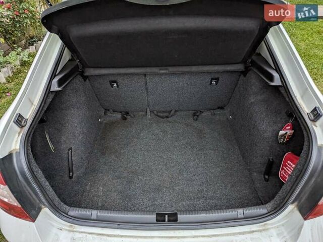 Белый Шкода Рапид, объемом двигателя 1.6 л и пробегом 204 тыс. км за 7300 $, фото 7 на Automoto.ua