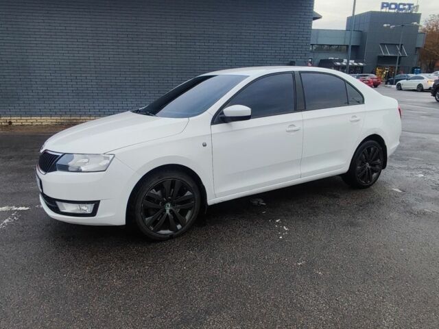 Шкода Рапид 2013 в Харькове на Automoto.ua Белый Шкода Рапид, объемом двигателя 1.2 л и пробегом 177 тыс. км за 6500 $, фото 1 на Automoto.ua