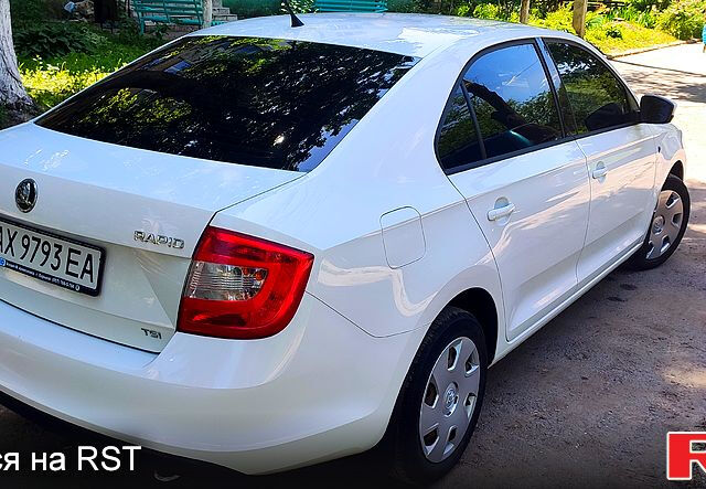 Белый Шкода Рапид, объемом двигателя 1.2 л и пробегом 135 тыс. км за 8800 $, фото 4 на Automoto.ua