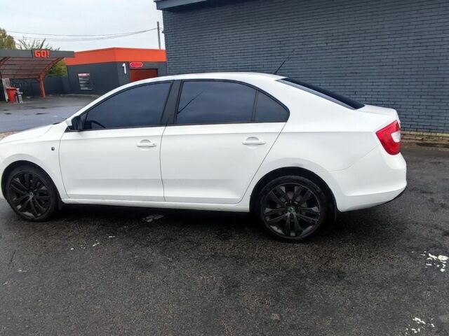 Шкода Рапид 2013 в Харькове на Automoto.ua Белый Шкода Рапид, объемом двигателя 1.2 л и пробегом 177 тыс. км за 6500 $, фото 2 на Automoto.ua