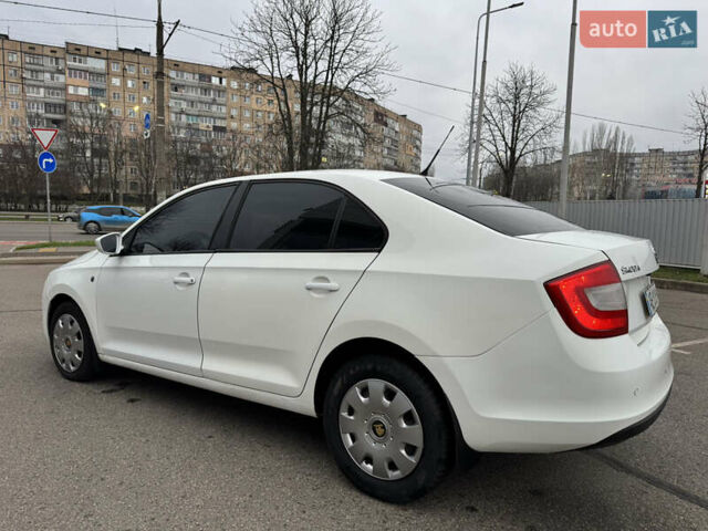 Білий Шкода Рапід, об'ємом двигуна 1.6 л та пробігом 241 тис. км за 6000 $, фото 7 на Automoto.ua
