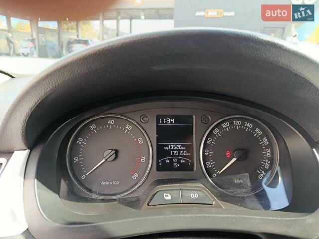 Білий Шкода Рапід, об'ємом двигуна 1.2 л та пробігом 179 тис. км за 6800 $, фото 6 на Automoto.ua
