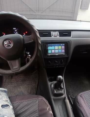 Белый Шкода Рапид, объемом двигателя 1.6 л и пробегом 252 тыс. км за 6500 $, фото 6 на Automoto.ua