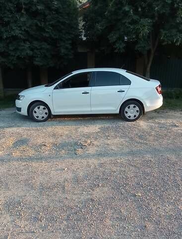 Белый Шкода Рапид, объемом двигателя 1.6 л и пробегом 252 тыс. км за 6500 $, фото 1 на Automoto.ua