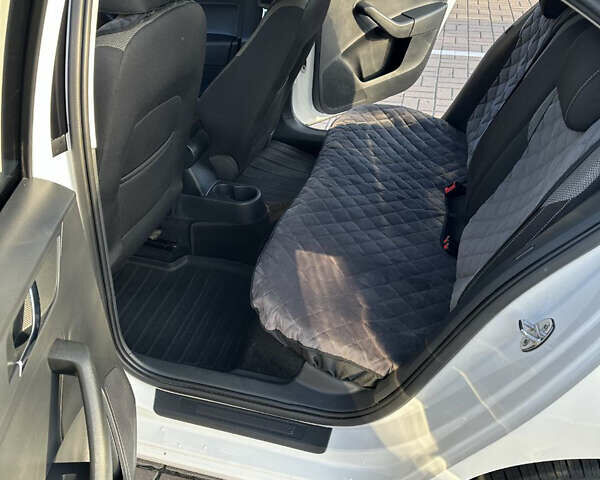 Шкода Рапид 2013 в Киеве на Automoto.ua Белый Шкода Рапид, объемом двигателя 1.6 л и пробегом 200 тыс. км за 8500 $, фото 20 на Automoto.ua