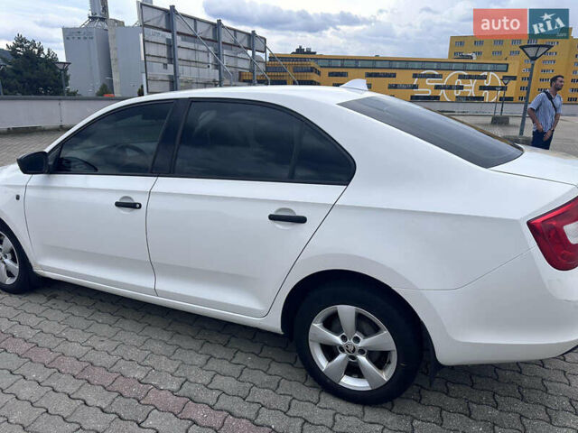 Белый Шкода Рапид, объемом двигателя 1.2 л и пробегом 259 тыс. км за 6500 $, фото 3 на Automoto.ua