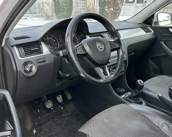 Білий Шкода Рапід, об'ємом двигуна 1.2 л та пробігом 195 тис. км за 7500 $, фото 22 на Automoto.ua