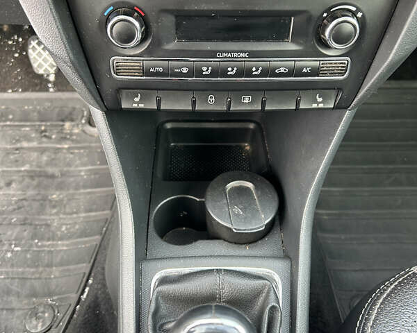 Білий Шкода Рапід, об'ємом двигуна 1.2 л та пробігом 195 тис. км за 7500 $, фото 20 на Automoto.ua