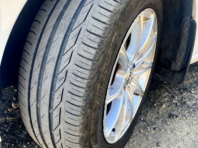 Шкода Рапид 2013 в Харькове на Automoto.ua Белый Шкода Рапид, объемом двигателя 1.6 л и пробегом 130 тыс. км за 9000 $, фото 6 на Automoto.ua