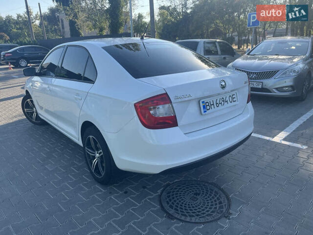 Белый Шкода Рапид, объемом двигателя 1.2 л и пробегом 207 тыс. км за 6200 $, фото 3 на Automoto.ua