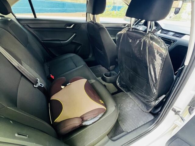 Білий Шкода Рапід, об'ємом двигуна 1.6 л та пробігом 255 тис. км за 8400 $, фото 4 на Automoto.ua