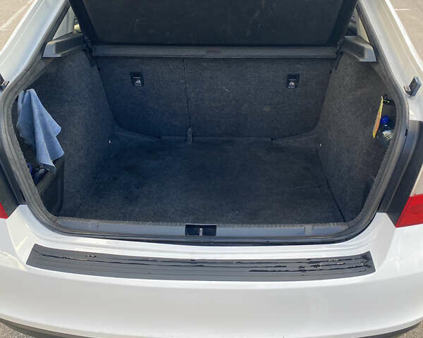 Белый Шкода Рапид, объемом двигателя 1.6 л и пробегом 175 тыс. км за 7300 $, фото 12 на Automoto.ua