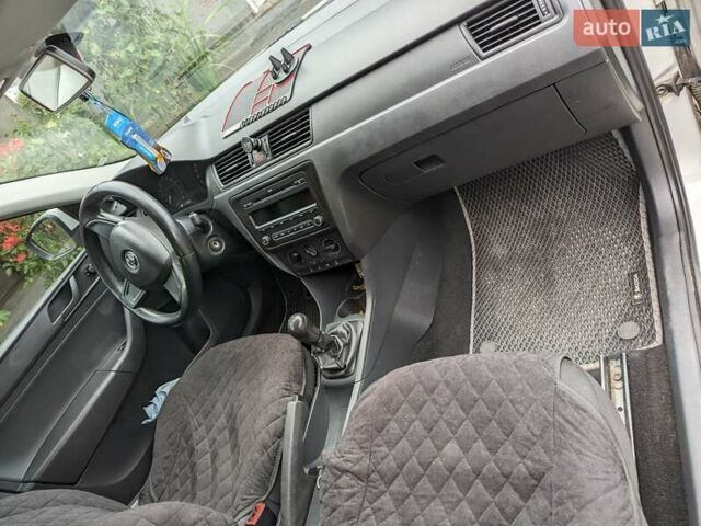 Белый Шкода Рапид, объемом двигателя 1.6 л и пробегом 204 тыс. км за 7300 $, фото 14 на Automoto.ua