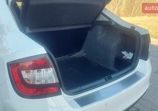 Белый Шкода Рапид, объемом двигателя 1.2 л и пробегом 122 тыс. км за 7500 $, фото 10 на Automoto.ua