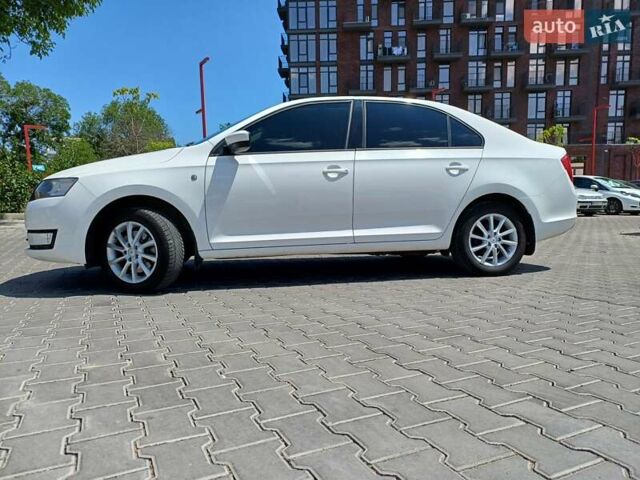 Белый Шкода Рапид, объемом двигателя 1.2 л и пробегом 216 тыс. км за 8000 $, фото 1 на Automoto.ua