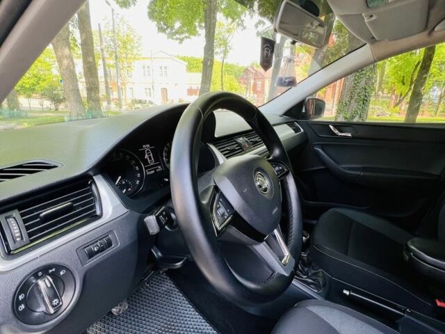 Білий Шкода Рапід, об'ємом двигуна 1.6 л та пробігом 255 тис. км за 8400 $, фото 14 на Automoto.ua