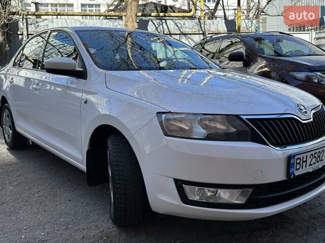 Белый Шкода Рапид, объемом двигателя 1.2 л и пробегом 105 тыс. км за 8500 $, фото 2 на Automoto.ua