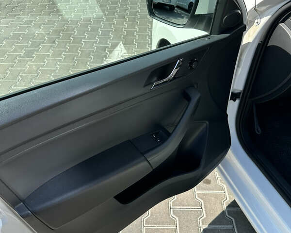 Белый Шкода Рапид, объемом двигателя 1.2 л и пробегом 132 тыс. км за 8500 $, фото 16 на Automoto.ua