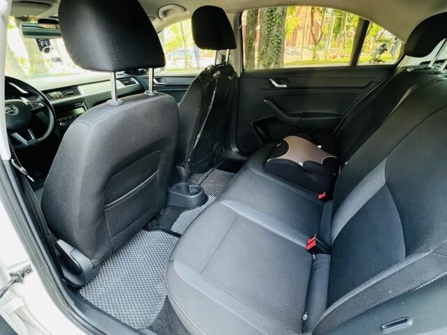 Білий Шкода Рапід, об'ємом двигуна 1.6 л та пробігом 255 тис. км за 8400 $, фото 15 на Automoto.ua