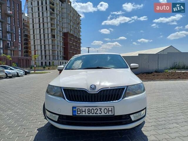 Белый Шкода Рапид, объемом двигателя 1.2 л и пробегом 216 тыс. км за 8000 $, фото 2 на Automoto.ua