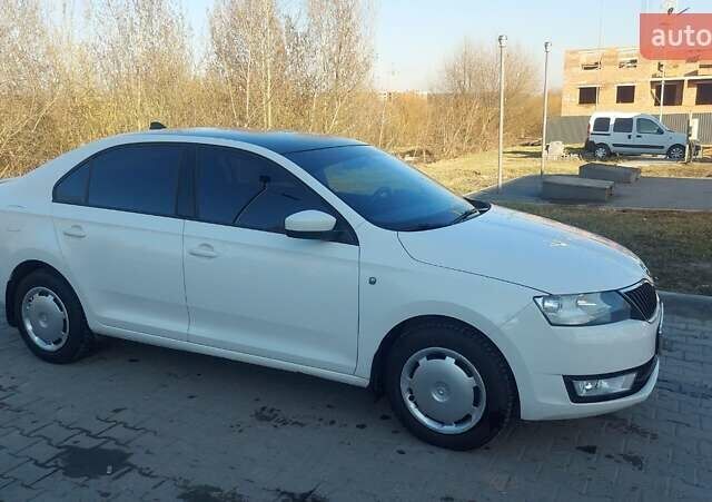 Белый Шкода Рапид, объемом двигателя 1.2 л и пробегом 122 тыс. км за 7500 $, фото 2 на Automoto.ua