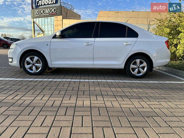 Шкода Рапид 2013 в Киеве на Automoto.ua Белый Шкода Рапид, объемом двигателя 1.6 л и пробегом 200 тыс. км за 8500 $, фото 2 на Automoto.ua