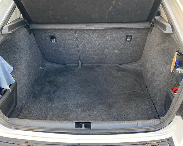 Белый Шкода Рапид, объемом двигателя 1.6 л и пробегом 175 тыс. км за 7300 $, фото 13 на Automoto.ua