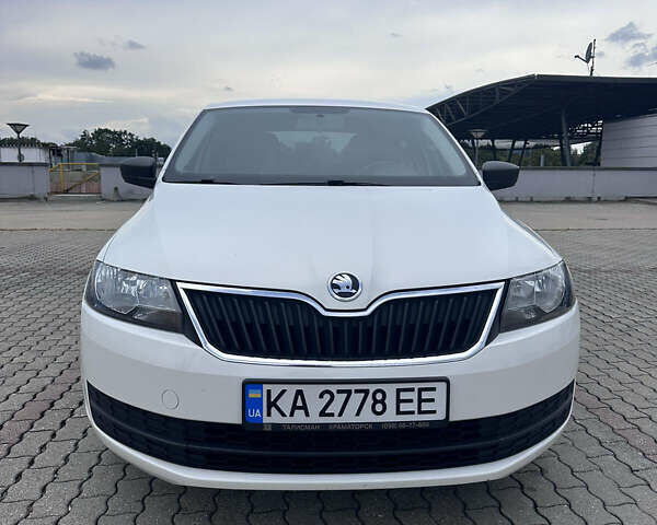 Белый Шкода Рапид, объемом двигателя 1.2 л и пробегом 259 тыс. км за 6500 $, фото 2 на Automoto.ua