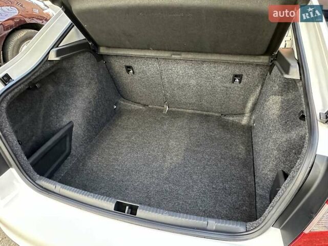 Белый Шкода Рапид, объемом двигателя 1.2 л и пробегом 105 тыс. км за 8500 $, фото 12 на Automoto.ua