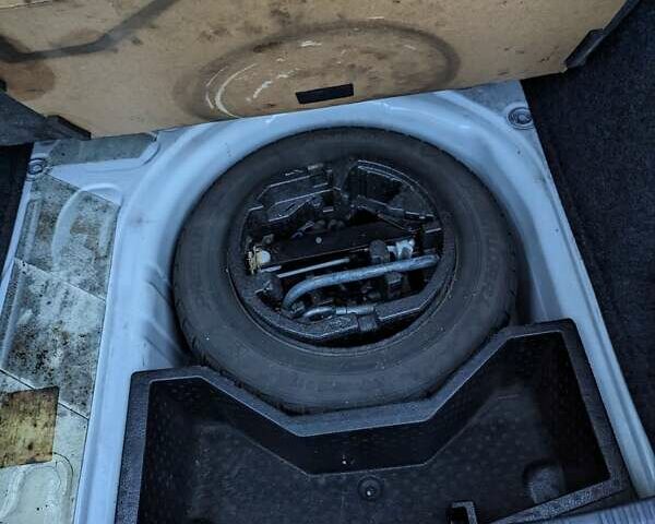 Белый Шкода Рапид, объемом двигателя 1.6 л и пробегом 204 тыс. км за 7300 $, фото 3 на Automoto.ua