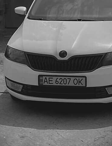 Белый Шкода Рапид, объемом двигателя 1.6 л и пробегом 100 тыс. км за 8500 $, фото 7 на Automoto.ua