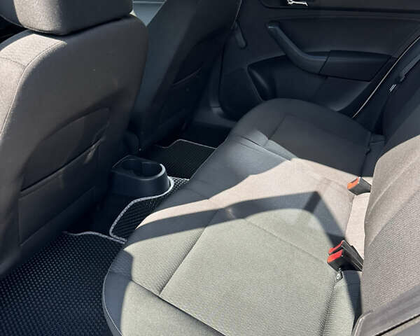 Белый Шкода Рапид, объемом двигателя 1.2 л и пробегом 132 тыс. км за 8500 $, фото 13 на Automoto.ua