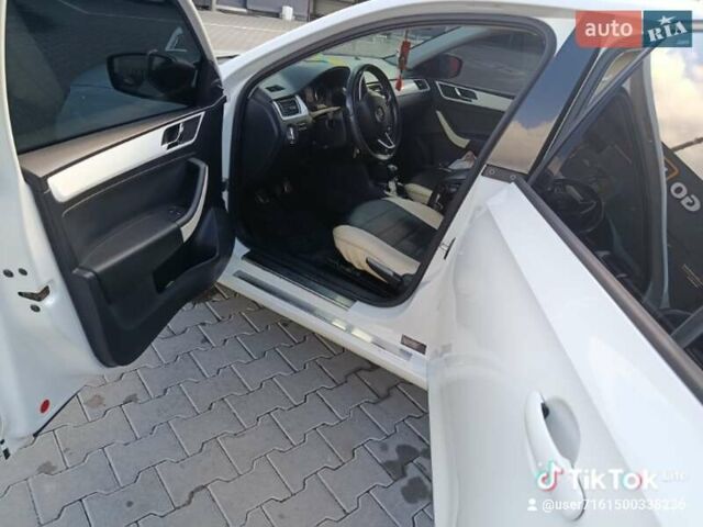 Білий Шкода Рапід, об'ємом двигуна 1.2 л та пробігом 179 тис. км за 6800 $, фото 4 на Automoto.ua