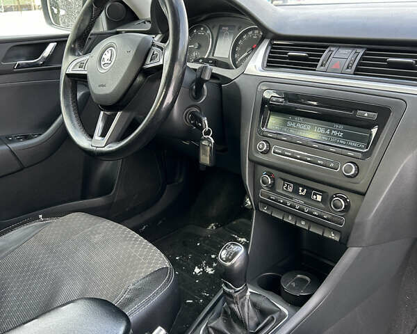 Білий Шкода Рапід, об'ємом двигуна 1.2 л та пробігом 195 тис. км за 7500 $, фото 28 на Automoto.ua