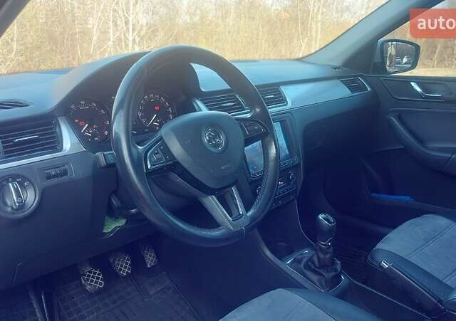 Белый Шкода Рапид, объемом двигателя 1.2 л и пробегом 122 тыс. км за 7500 $, фото 15 на Automoto.ua