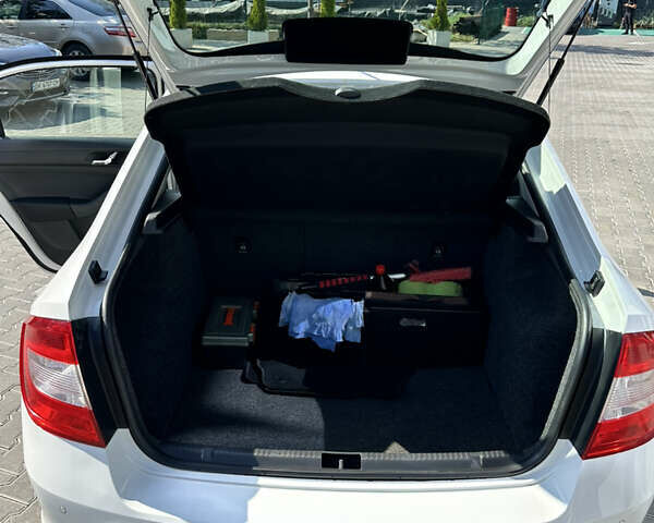 Белый Шкода Рапид, объемом двигателя 1.2 л и пробегом 132 тыс. км за 8500 $, фото 7 на Automoto.ua