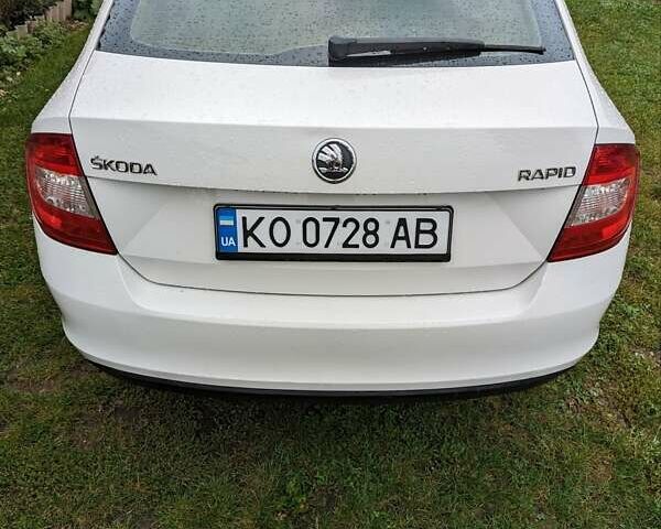 Белый Шкода Рапид, объемом двигателя 1.6 л и пробегом 204 тыс. км за 7300 $, фото 8 на Automoto.ua