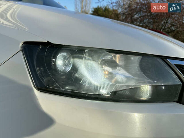 Шкода Рапид 2013 в Киеве на Automoto.ua Белый Шкода Рапид, объемом двигателя 1.6 л и пробегом 200 тыс. км за 8500 $, фото 9 на Automoto.ua