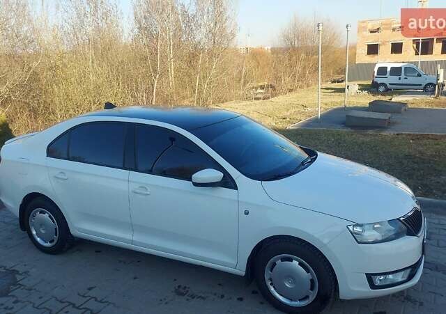 Белый Шкода Рапид, объемом двигателя 1.2 л и пробегом 122 тыс. км за 7500 $, фото 1 на Automoto.ua