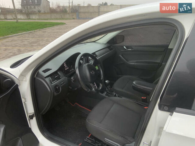 Білий Шкода Рапід, об'ємом двигуна 1.6 л та пробігом 284 тис. км за 7000 $, фото 23 на Automoto.ua