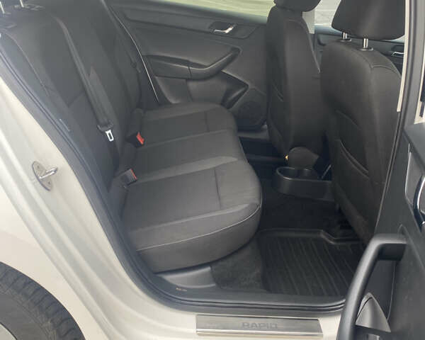 Білий Шкода Рапід, об'ємом двигуна 1.6 л та пробігом 257 тис. км за 8500 $, фото 17 на Automoto.ua