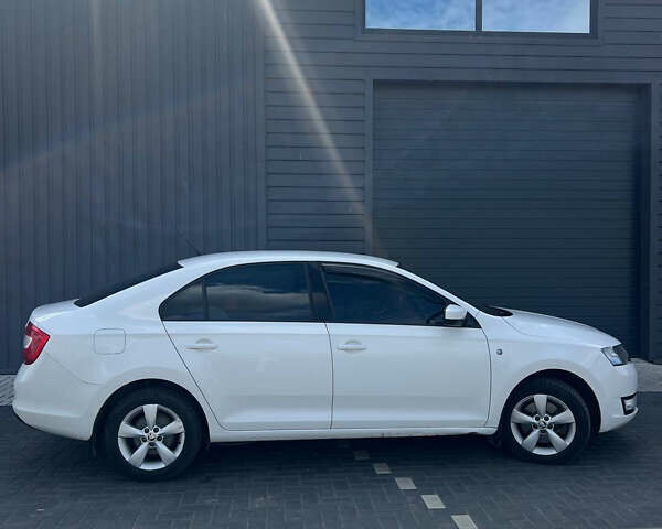 Шкода Рапид 2014 в Кропивницком (Кировограде) на Automoto.ua Белый Шкода Рапид, объемом двигателя 1.2 л и пробегом 175 тыс. км за 8100 $, фото 5 на Automoto.ua