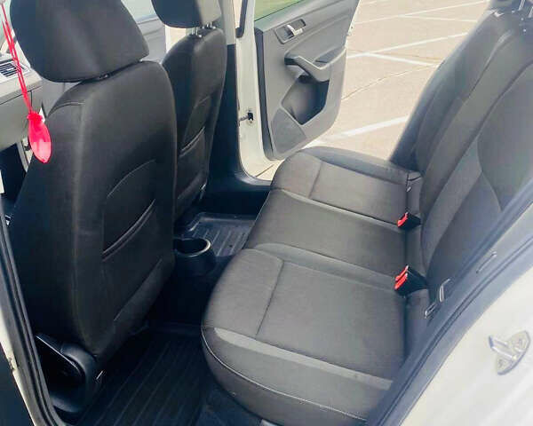 Білий Шкода Рапід, об'ємом двигуна 1.6 л та пробігом 257 тис. км за 8500 $, фото 16 на Automoto.ua