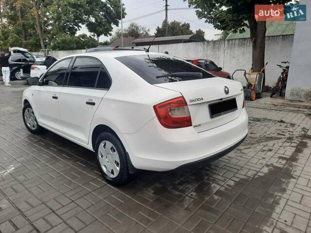 Белый Шкода Рапид, объемом двигателя 1.2 л и пробегом 291 тыс. км за 7000 $, фото 4 на Automoto.ua