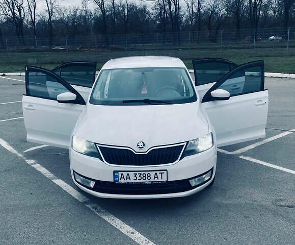 Білий Шкода Рапід, об'ємом двигуна 1.6 л та пробігом 257 тис. км за 8500 $, фото 7 на Automoto.ua