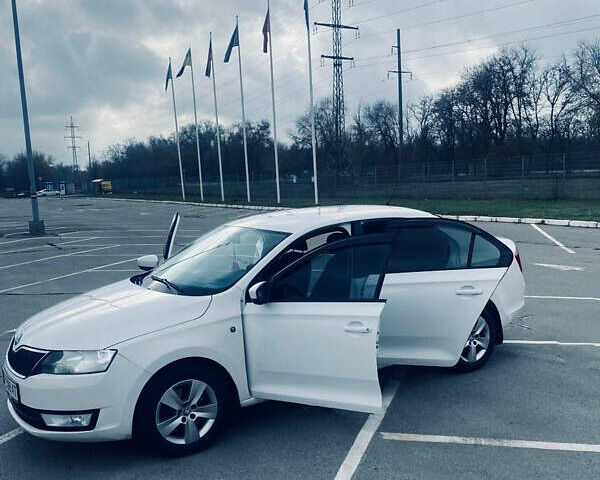 Білий Шкода Рапід, об'ємом двигуна 1.6 л та пробігом 257 тис. км за 8500 $, фото 6 на Automoto.ua